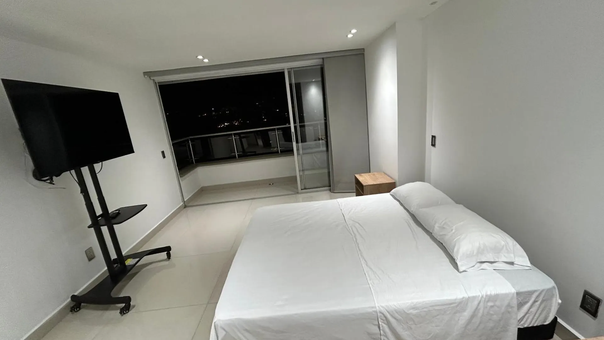 Hermoso Y Nuevo Apartamento 16 Medellin 0*,  Colombia